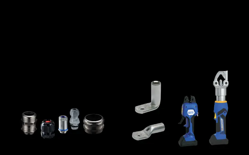 Bild på verktyg, kabelskor och förskruvningar med svart bakgrund