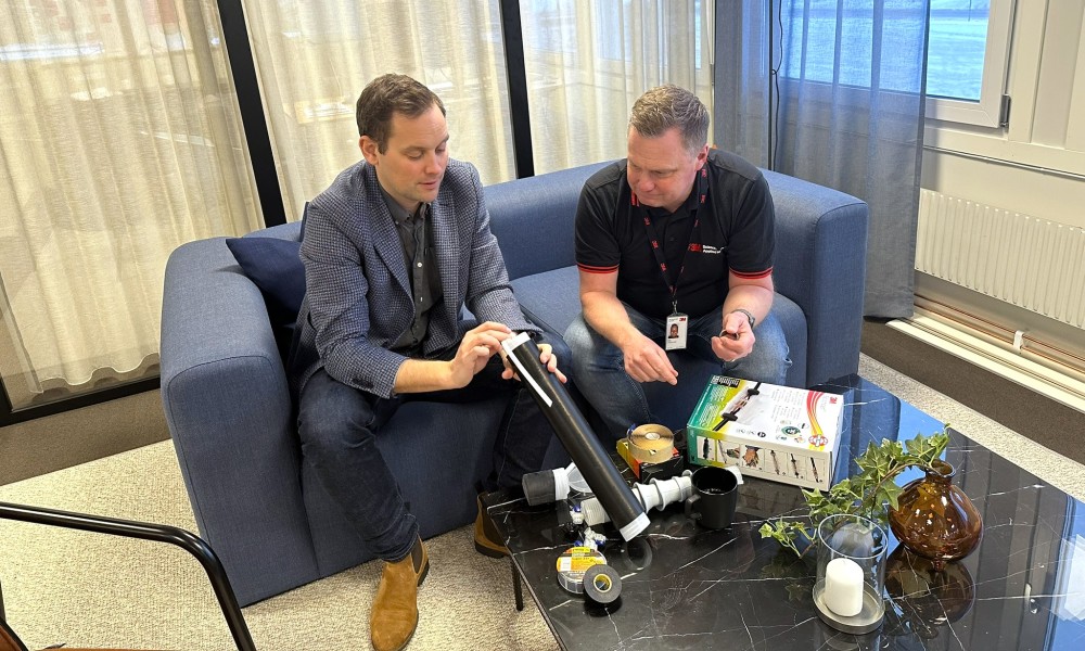 Robin Forstner från HELUKABEL och Pär Lihufvudh från3M