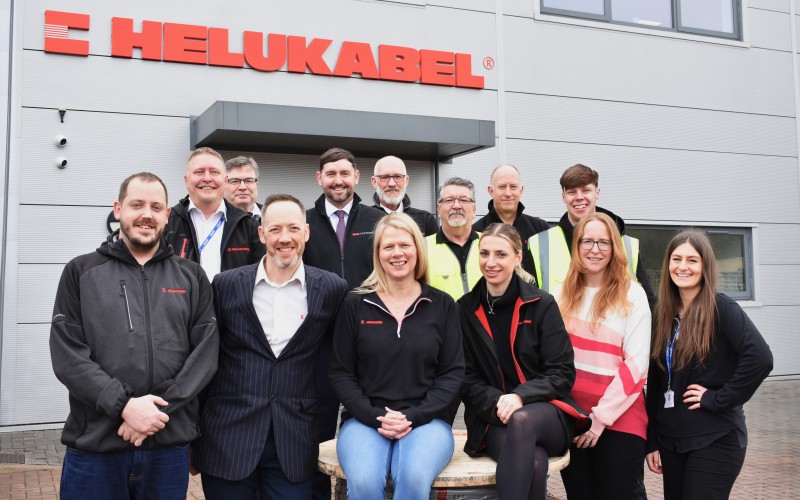 HELUKABEL UK's team is in front of the office in England. This includes the Managing Director as well as the sales, warehouse, accountancy and marketing teams.