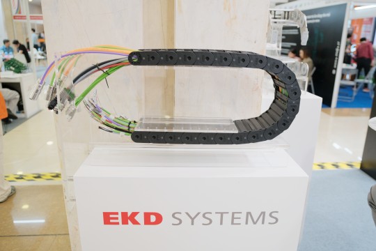 The plastic drag chain displayed at HELUKABEL Vietnam's booth.
