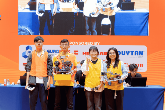 Hai đội thi trước khi thi đấu