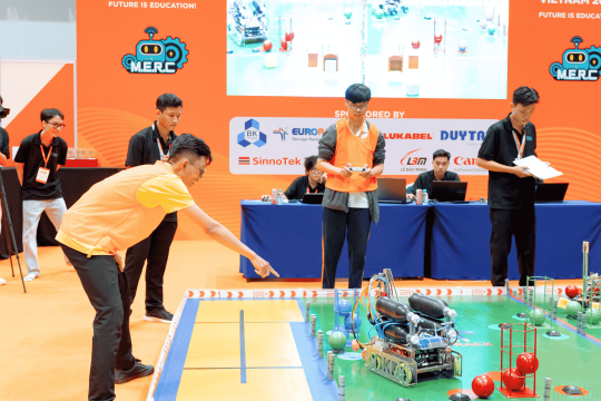 Các đội thi MERC 2025 tranh tài 2