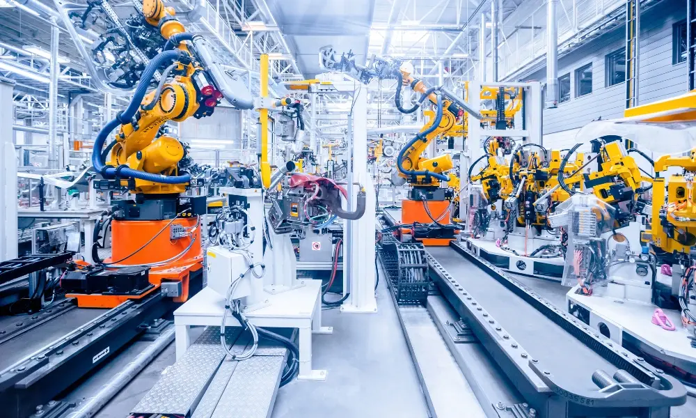 Khác với điện dân dụng, các thiết bị máy móc công nghiệp cần nguồn điện công suất lớn