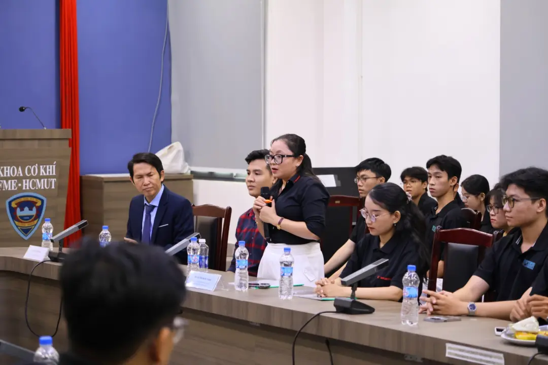 Chị Lê Thị Bích Trâm - đại diện công ty, phát biểu tại lễ phát động cuộc thi