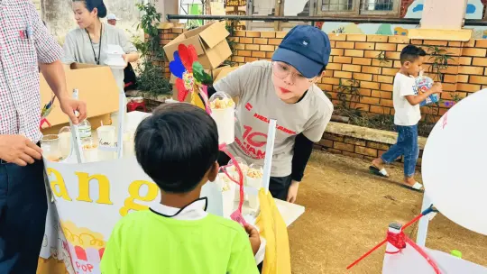 A little girl chooses a popcorn stand