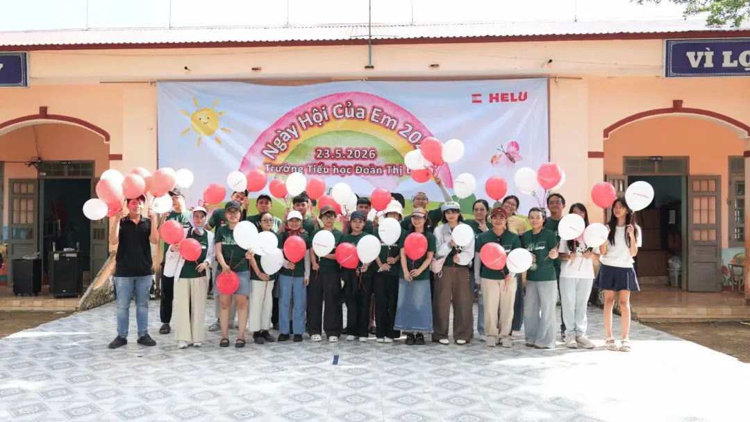 The HELU team poses for a photo after the event