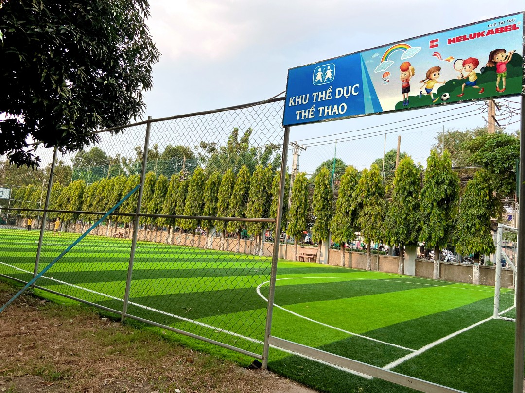 Lối vào sân bóng mini