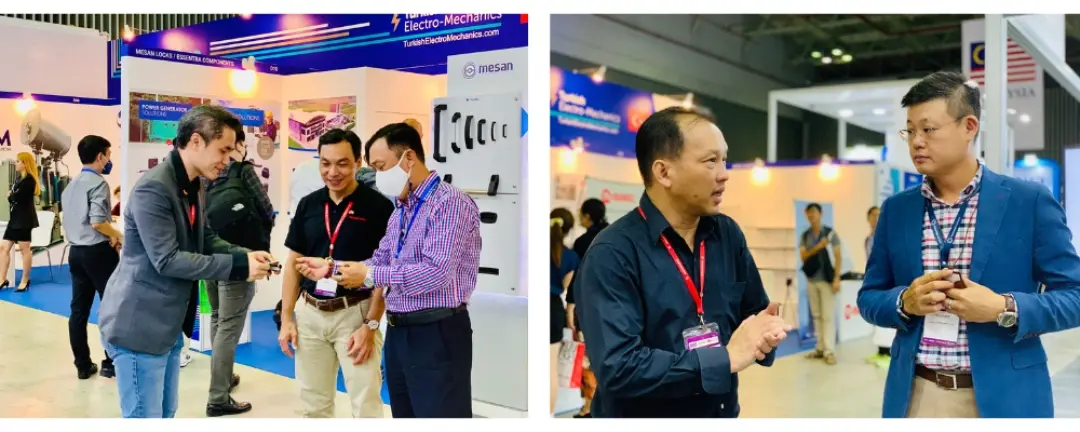 Khách tham quan triển lãm