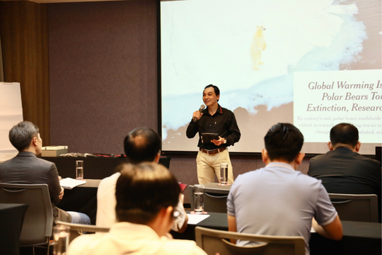 Anh Trần Tiến Khương Duy, Sales Manager đảm nhận vai trò MC trong hội thảo.