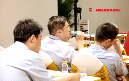 Khách mời đã đưa ra nhiều vấn đề trong vận hành hệ thống solar để chuyên gia và cộng đồng doanh nghiệp, kỹ sư chia sẻ và giải quyết hiệu quả.