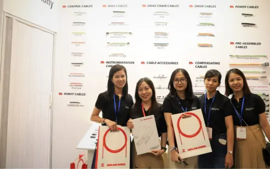 Khách hàng ghé thăm gian hàng của HELUKABEL Việt Nam