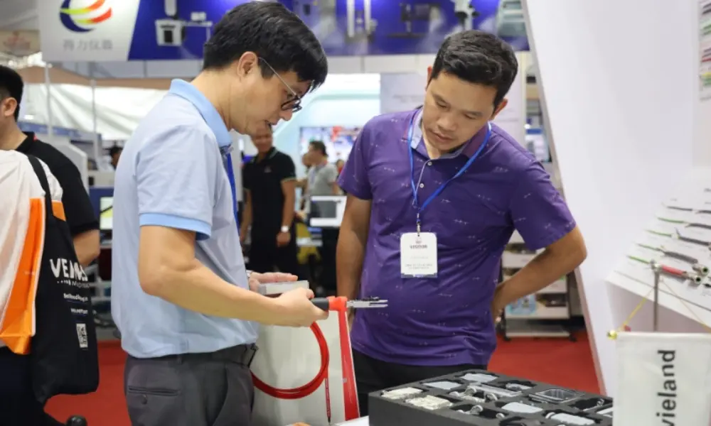 2 visitors taking a closer look at our products