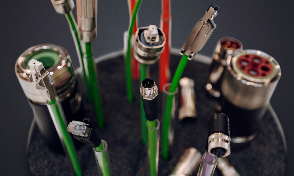 FastConnect makes it easy, fast, and accurate to connect various types of Ethernet cables