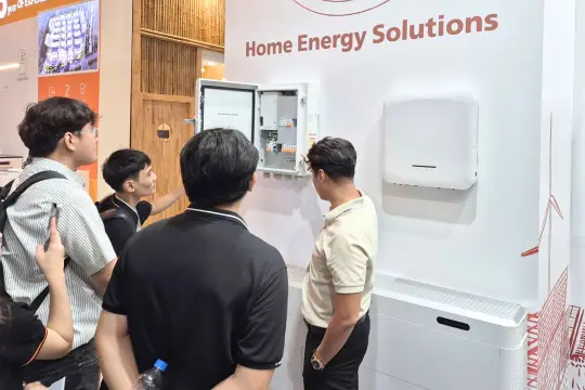 Giải pháp lưu trữ năng lượng dân dụng tại booth HELU Vietnam