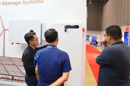 Kỹ sư HELU Vietnam tư vấn khách tãi Vietnam ETE 2026