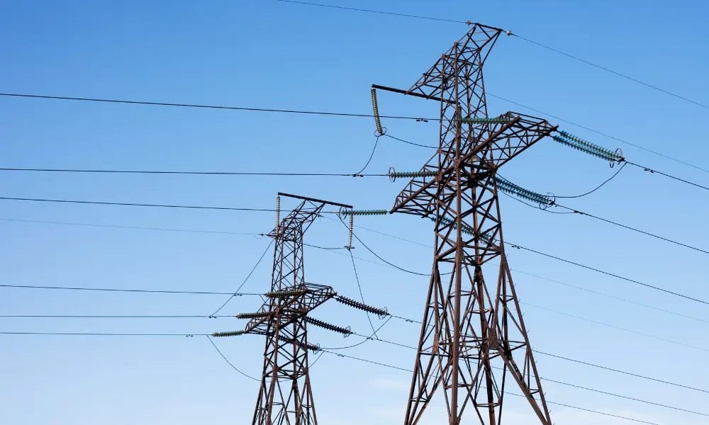 Khoảng cách truyền tải điện cũng ảnh hướng đến việc lựa chọn nguồn điện AC DC