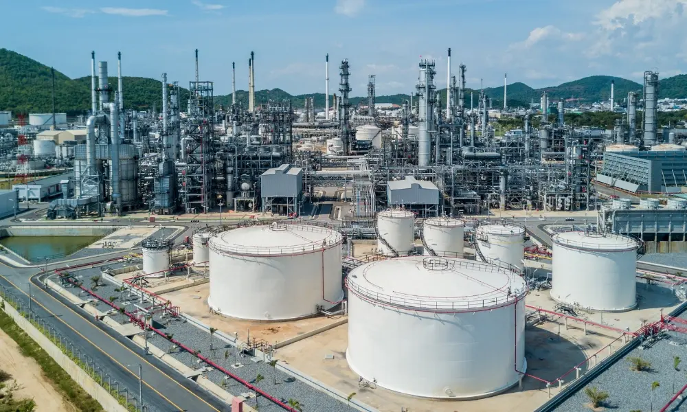 Nhà máy lọc dầu trong công nghiệp khai thác dầu khí