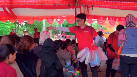 Những phần quà hấp dẫn cho các em