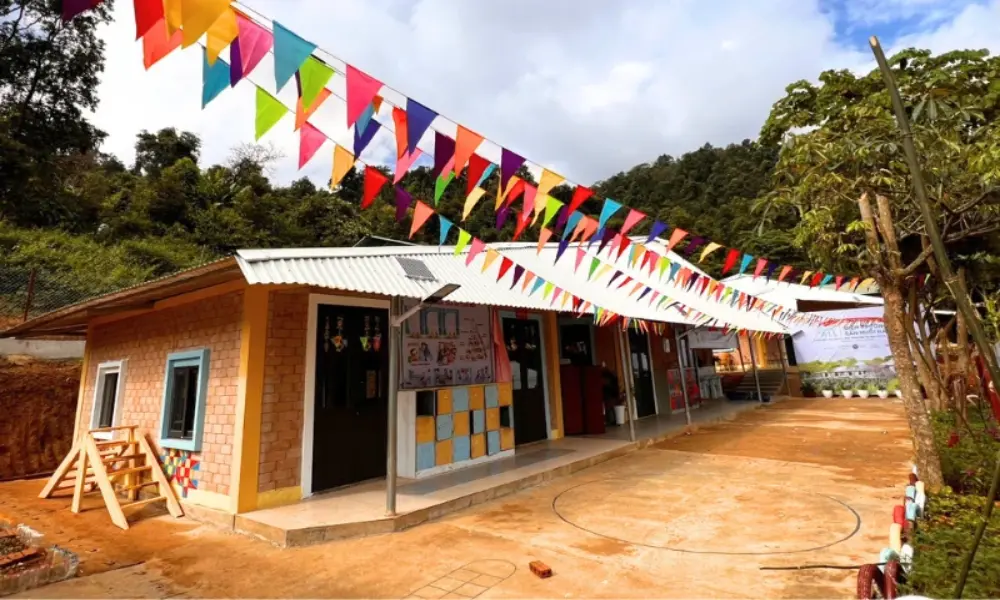 Huoi Hao A School is built with full functions to serve teaching and learning.