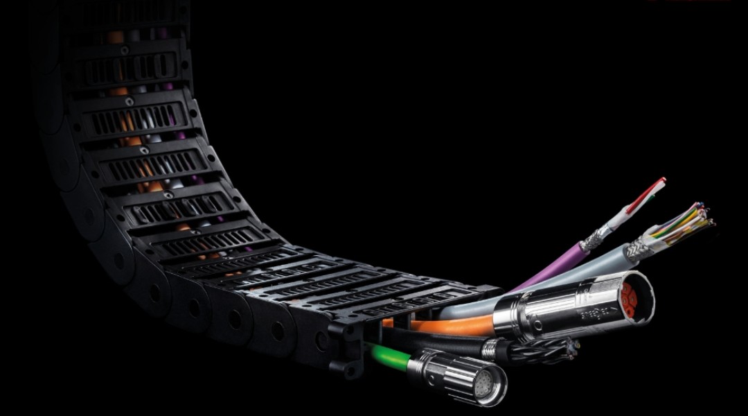 HELU offers a variety of plastic cable-carrying chain solutions