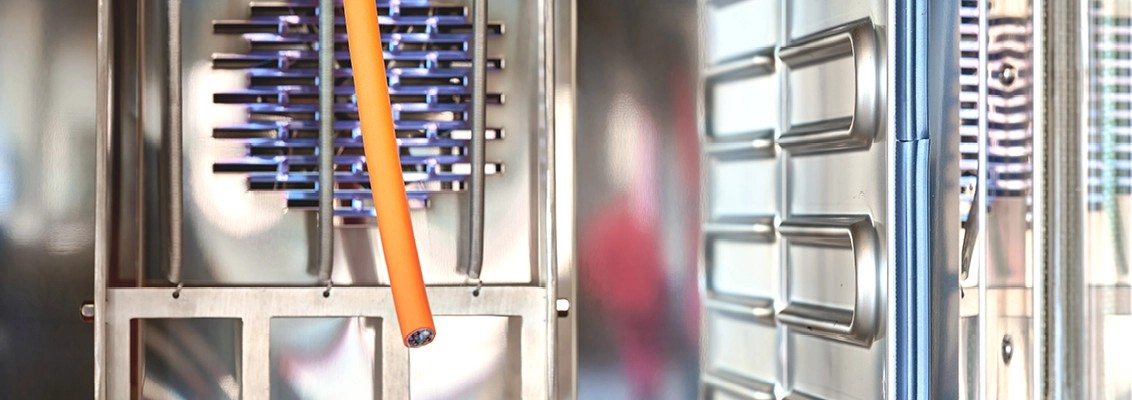 Im Alterungsofen wird der Alterungsprozess von Kabeln und Leitungen simuliert und beschleunigt.