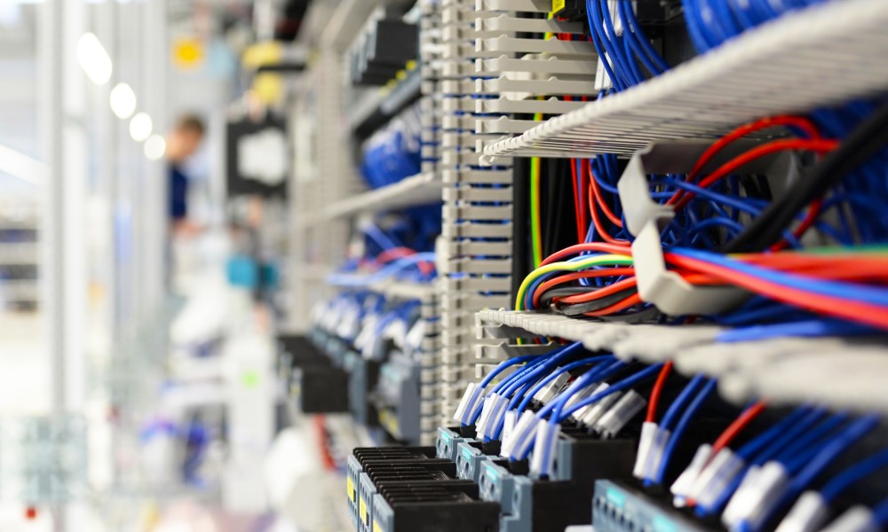 Đầu cos đồng được sử dụng rộng rãi trong các hệ thống điện yêu cầu độ tin cậy và an toàn cao