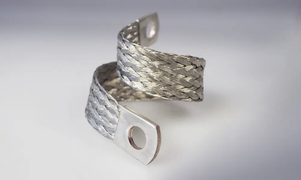 An earthing cable (grounding cable) is a type of electrical conductor designed to connect electrical equipment, power systems, or circuits to the grounding system