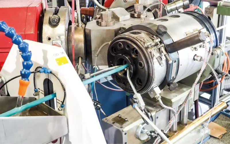 Sheath is applied with an extruder