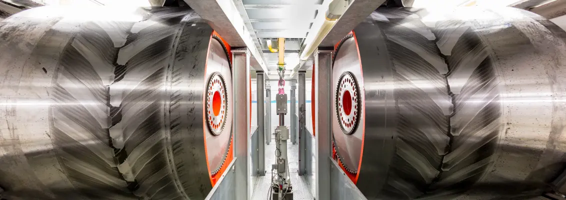 This is what the huge steel rollers look like on the innovative chassis dynamometer. (© AGCO GmbH, Fendt)