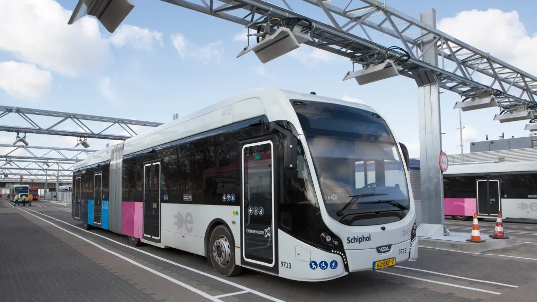Heliox Bus at airport