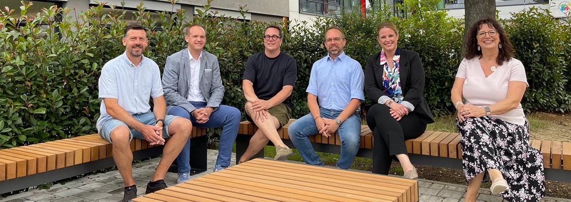 Am vergangenen Freitag weihte die Grundschule Hemmingen gemeinsam mit dem Bürgermeister und Vertretern von HELUKABEL ihr neues Außenklassenzimmer ein.