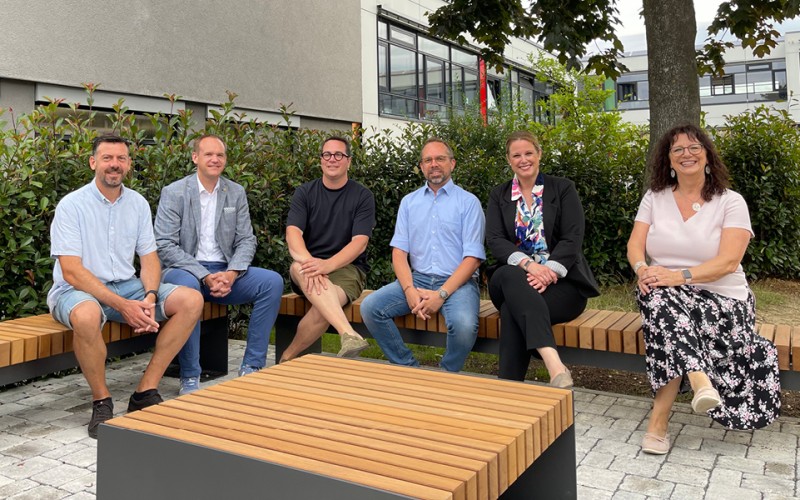 HELUKABEL donates for Hemmingen primary school