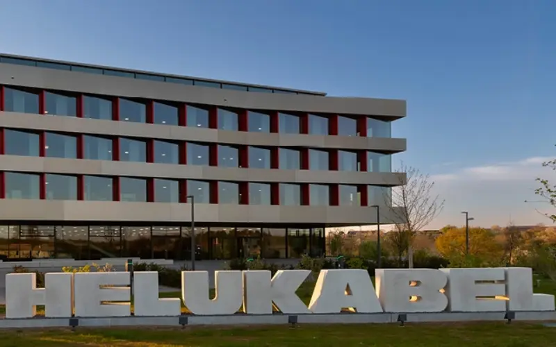 Foto van de drie helukabel-directeuren