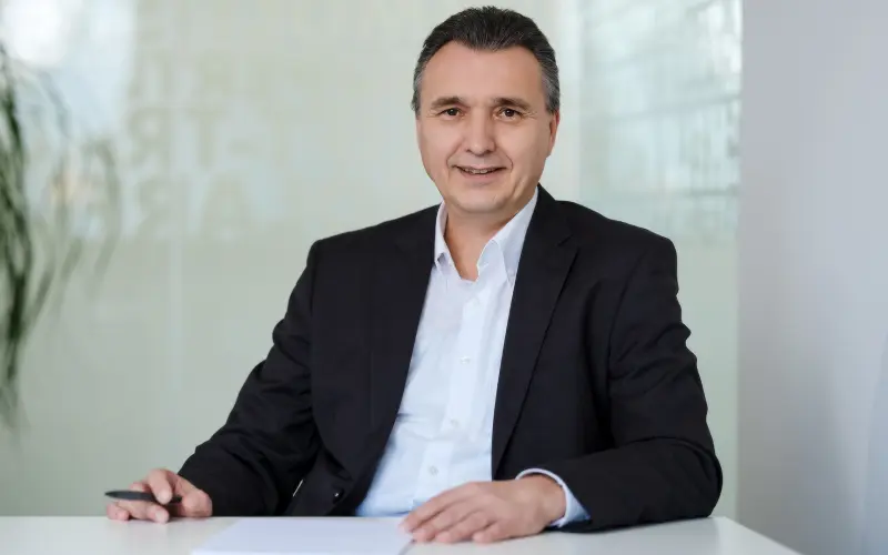 Hartmut Kellner von Bergen sitting at a desk