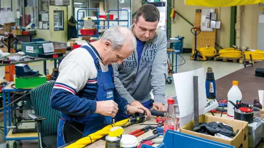 Two employees in the workshop
