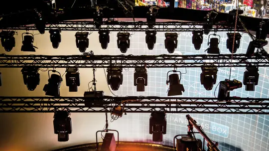 Scheinwerfer unter der Decke