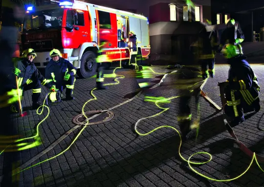 Giải pháp dòng cáp đặc biệt HELUPOWER REFLECT phát sáng trong bóng tối, hỗ trợ lực lượng cứu hộ trong công việc của họ. Đây là một dự án thành công khác được thực hiện bởi bộ phận "Dây Cáp Đặc Biệt" của HELUKABEL. (© Ralf Kreuels)