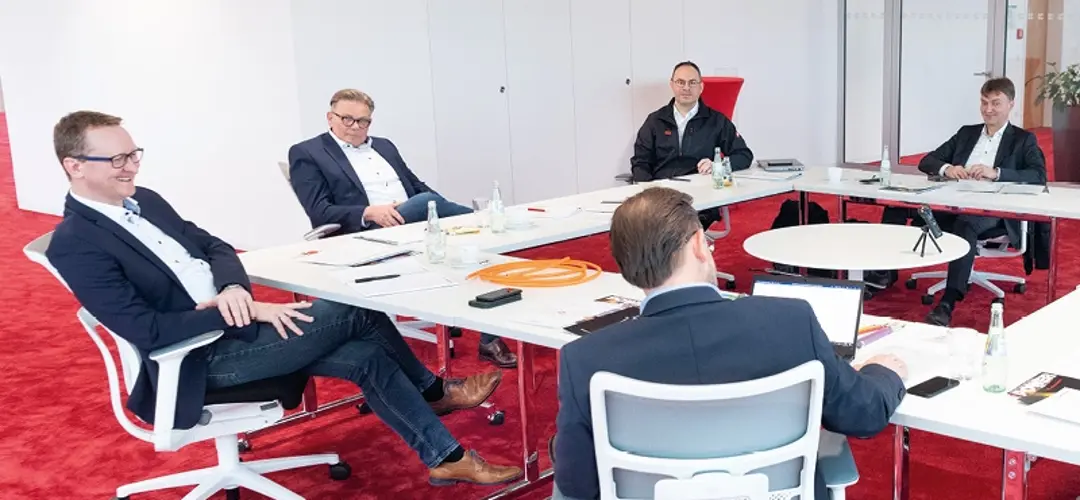 Các ngành công nghiệp tự động hóa cũng cần các chuyên gia có trình độ nhiều hơn trước đây.