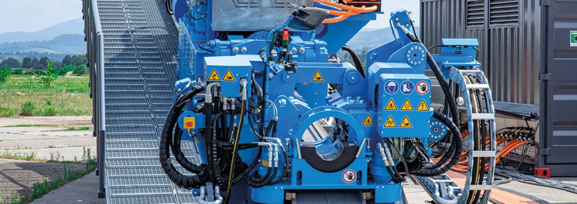 Bộ phận chuyển động của máy khoan có khả năng di chuyển qua lại vài mét