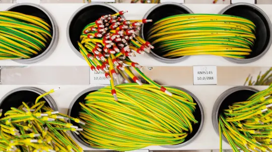 Nahaufnahme von konfektionierten Kabel