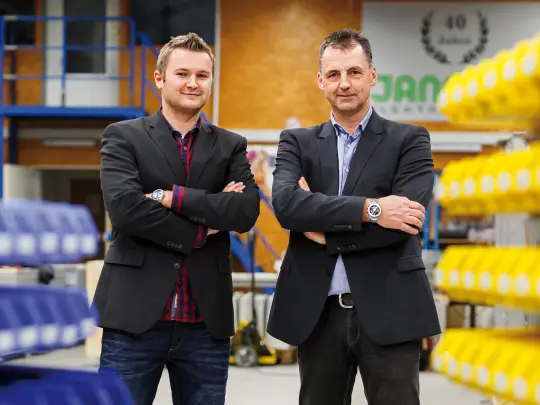 Michael Schlake and Peter Dindas in the production hall