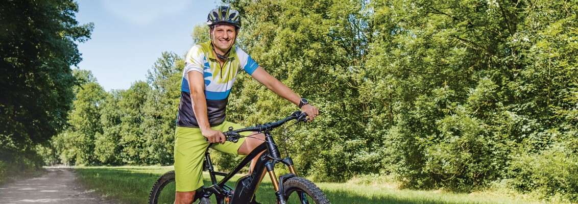 Jörg Kairies sitting on his bike 
