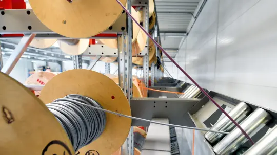 Nahaufnahme Umlenkrolle und Kabeltrommel