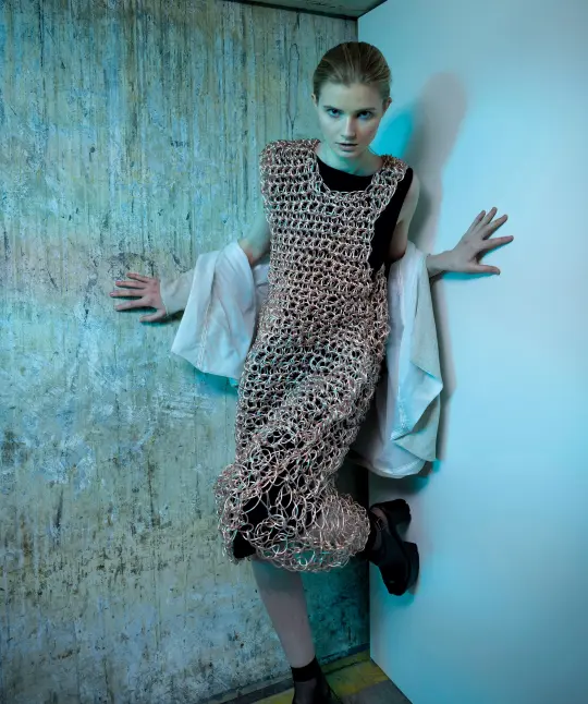 Model with cable dress