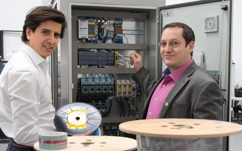 Gerardo Montenegro Aznar and Mathieu Fresco in front of the cleaning machine