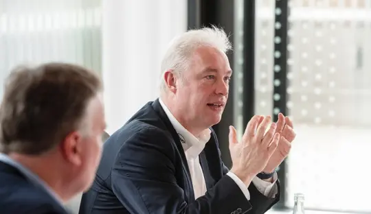 HELUKABEL medarbejdere til møde