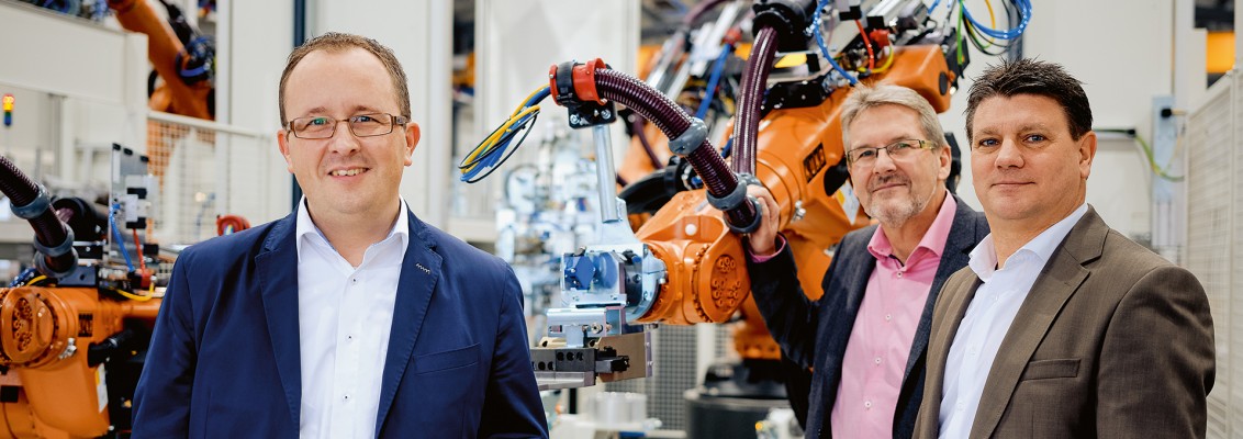 Markus Schöck, Wolfgang Sadlers, Günter Ehrentreich in front of a robot