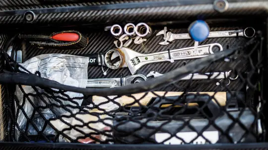 Kofferraum mit Werkzeug